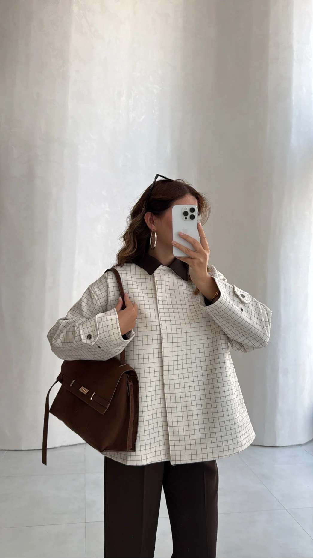 Trench-coat à carreaux et col contrastant - Linda