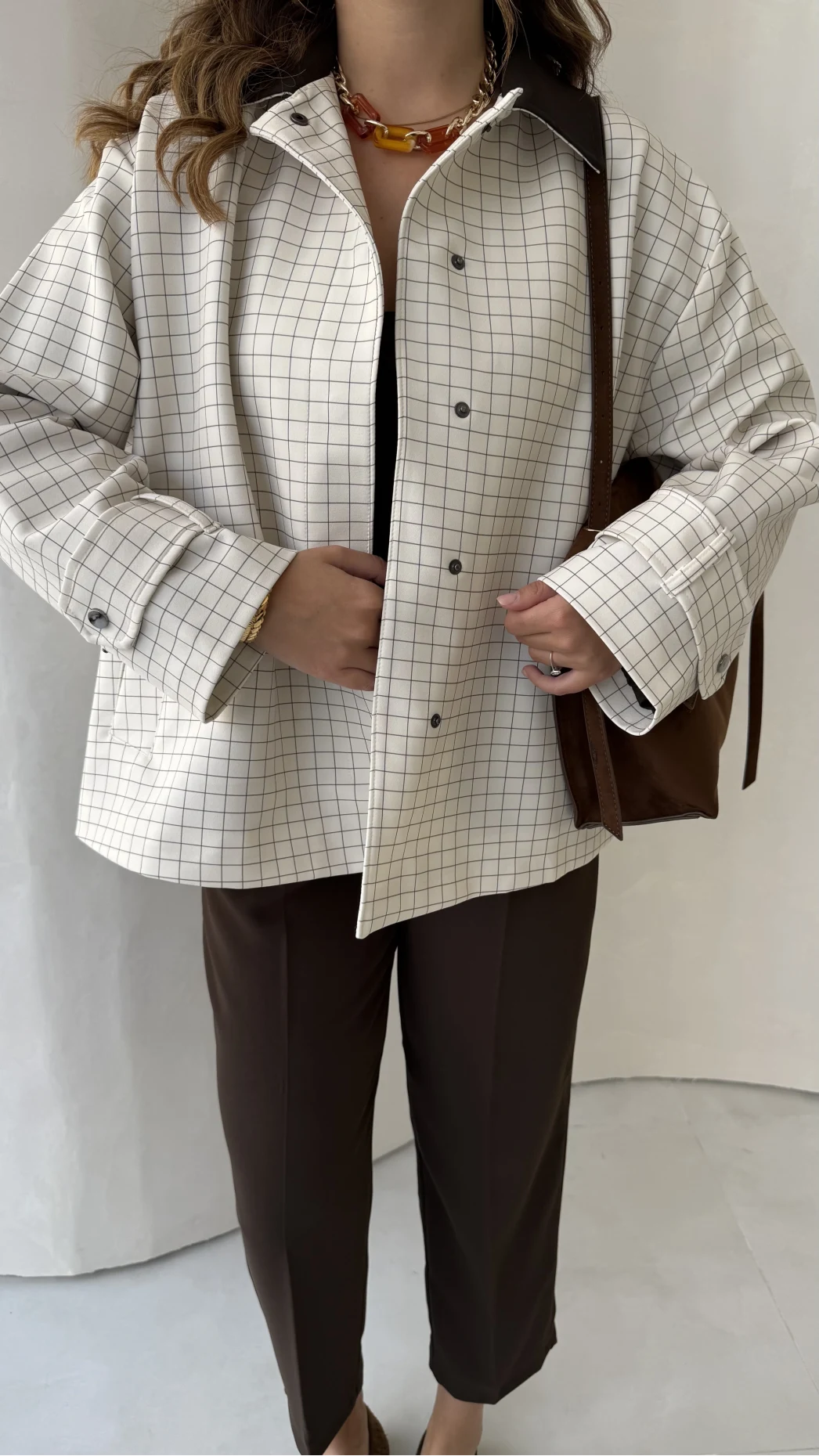 Trench-coat à carreaux et col contrastant - Linda