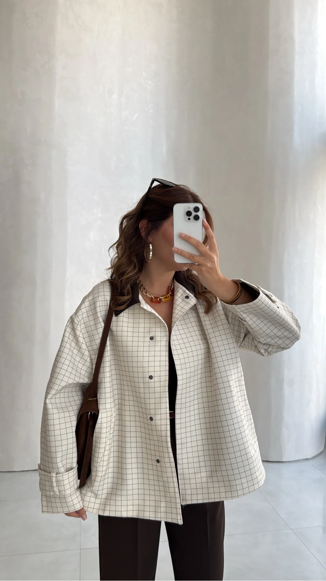 Trench-coat à carreaux et col contrastant - Linda