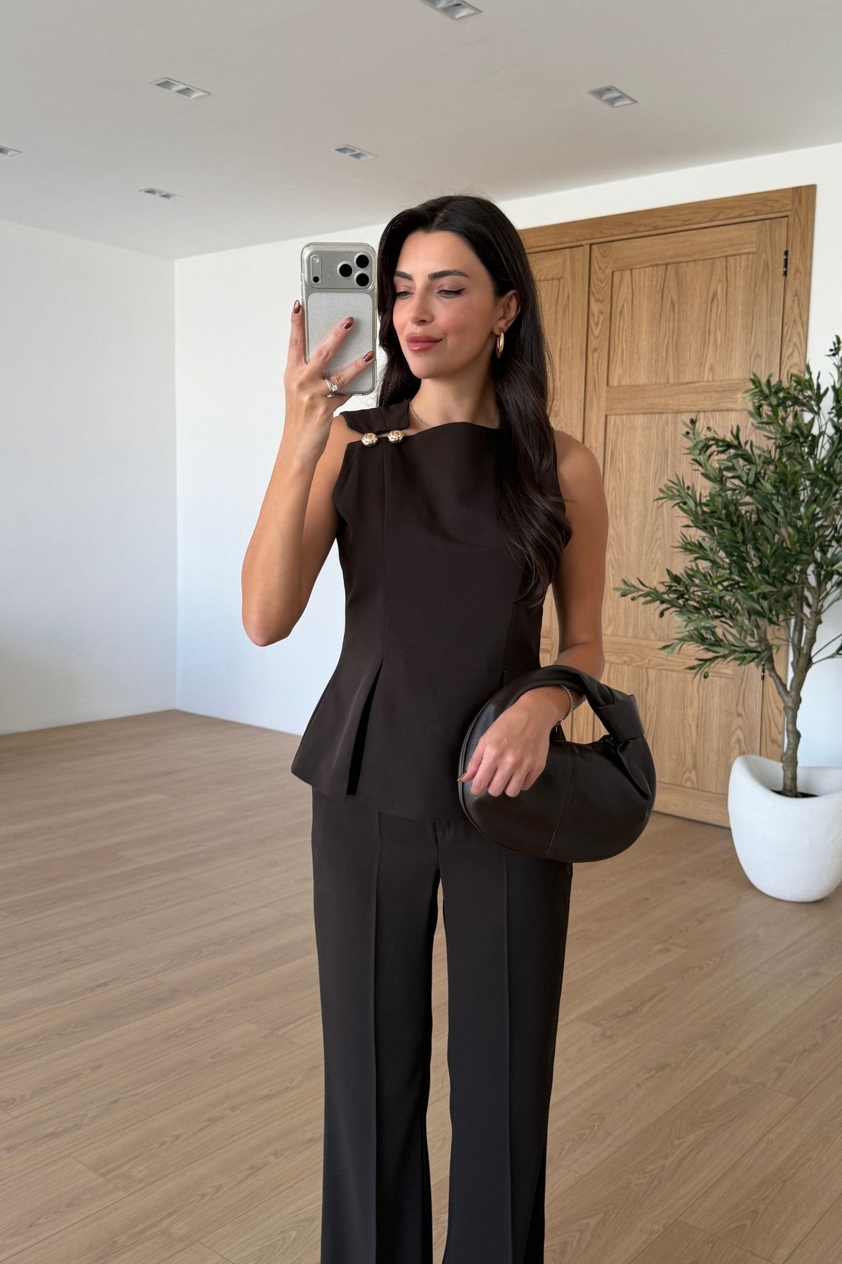 Kylie - Ensemble chemisier et pantalon à boutons dorés
