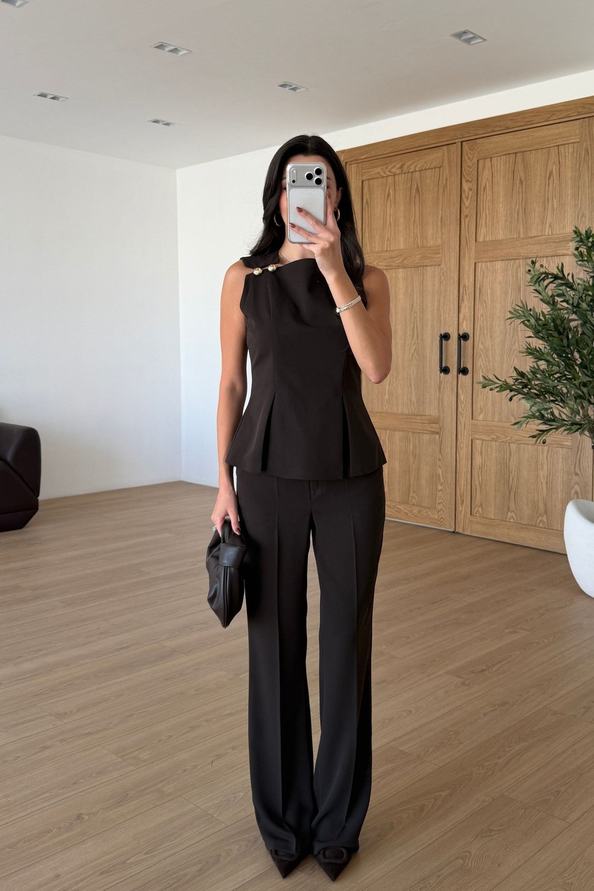 Kylie - Ensemble chemisier et pantalon à boutons dorés