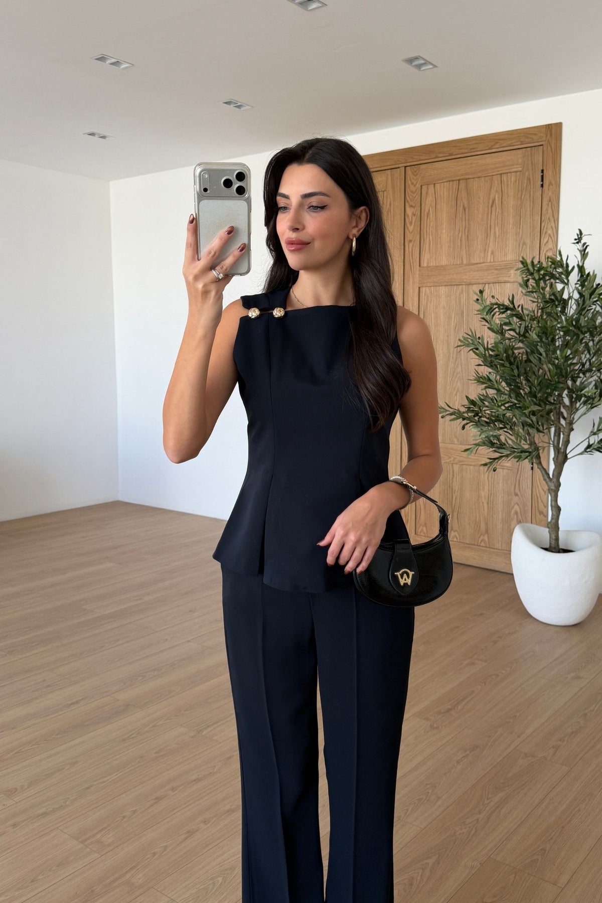 Kylie - Ensemble chemisier et pantalon à boutons dorés