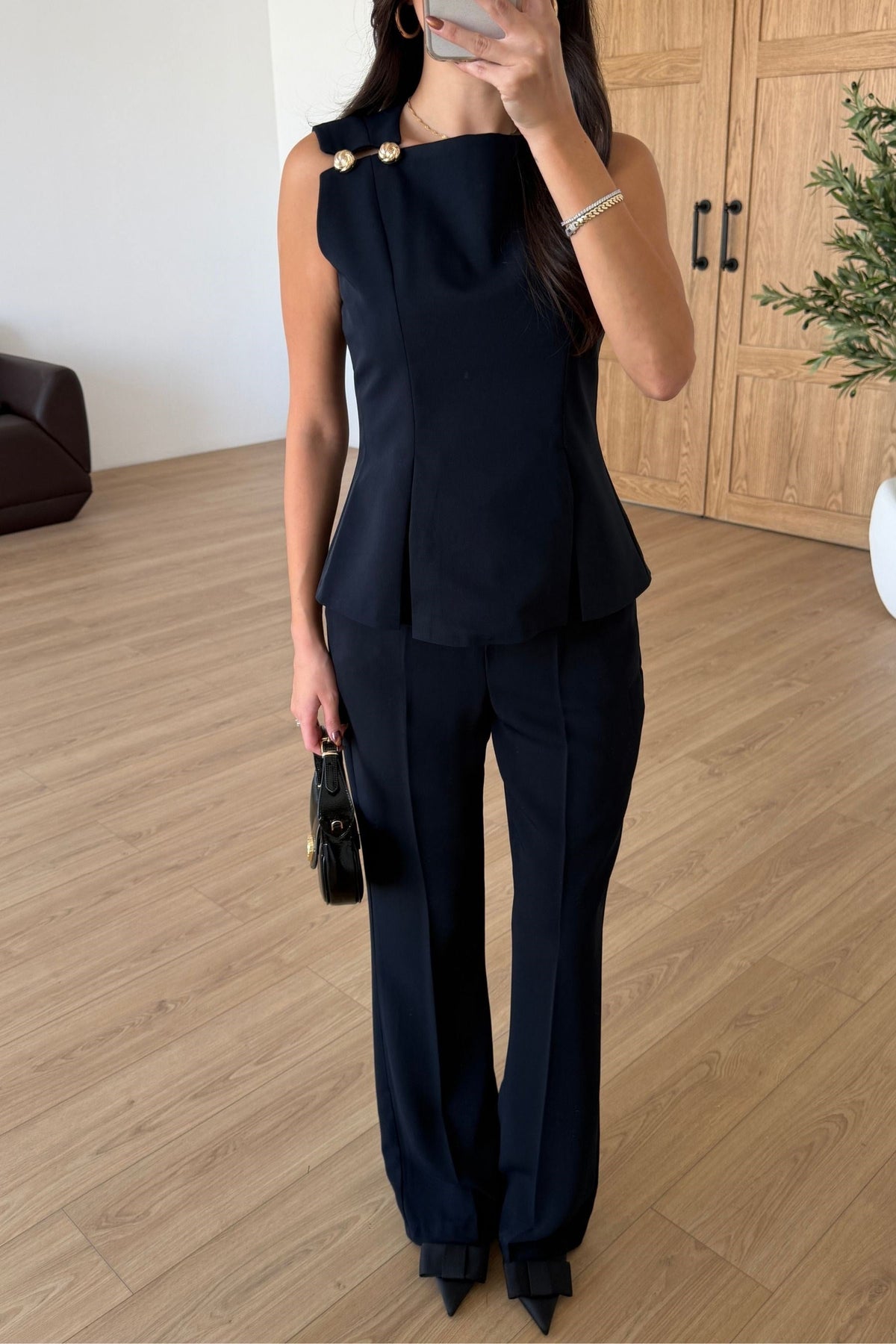 Kylie - Ensemble chemisier et pantalon à boutons dorés