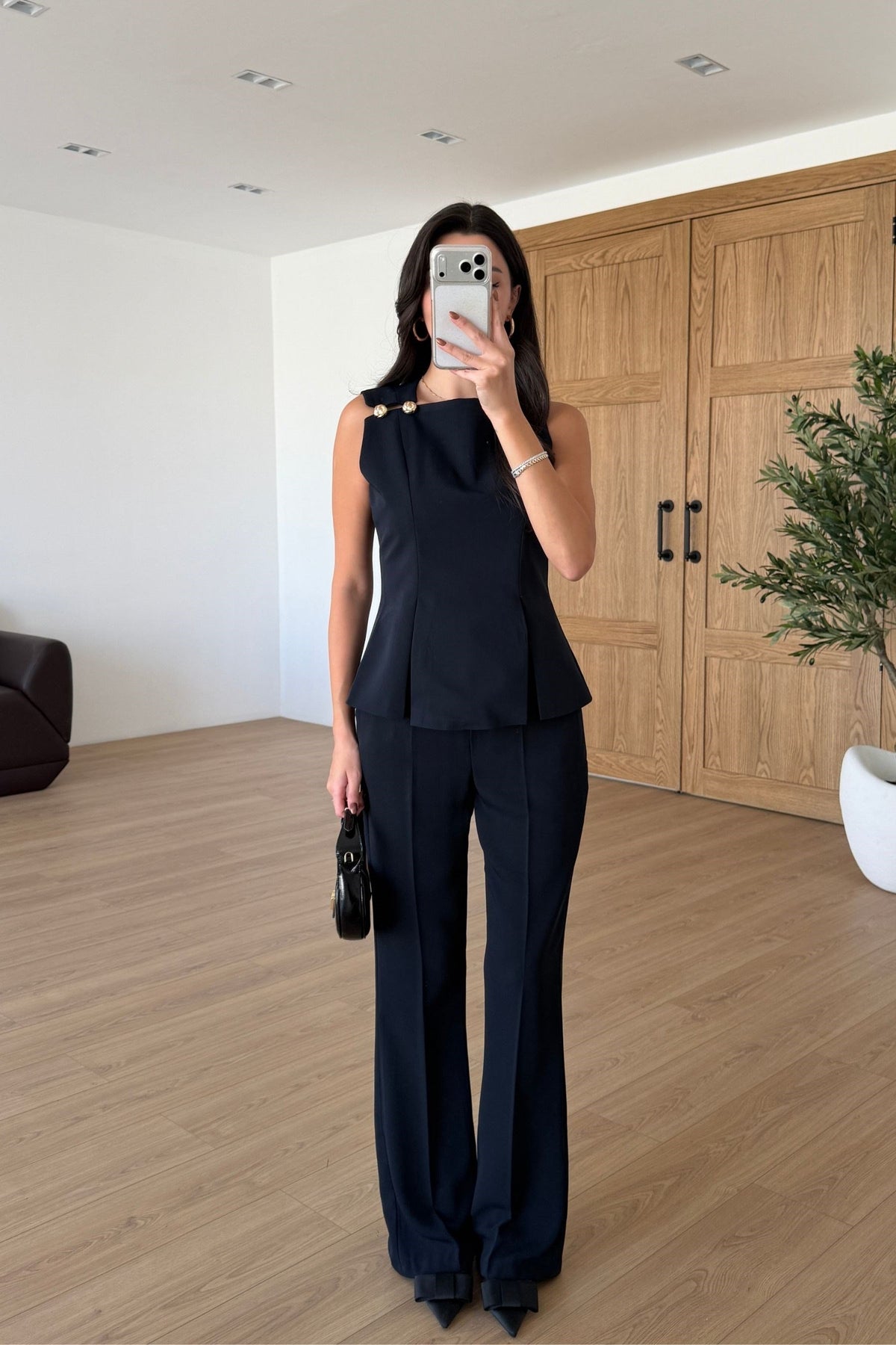Kylie - Ensemble chemisier et pantalon à boutons dorés