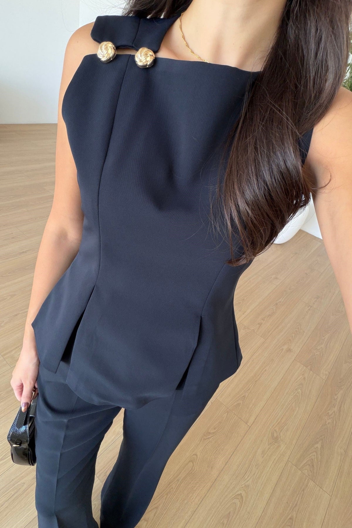 Kylie - Ensemble chemisier et pantalon à boutons dorés