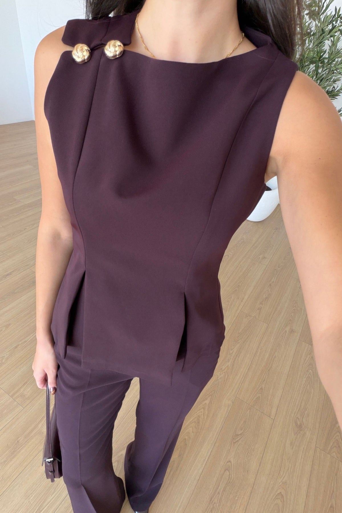 Kylie - Ensemble chemisier et pantalon à boutons dorés