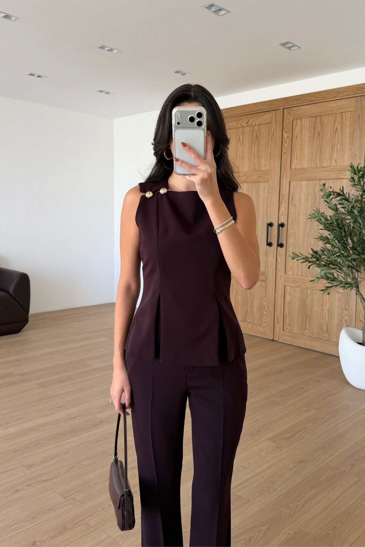 Kylie - Ensemble chemisier et pantalon à boutons dorés