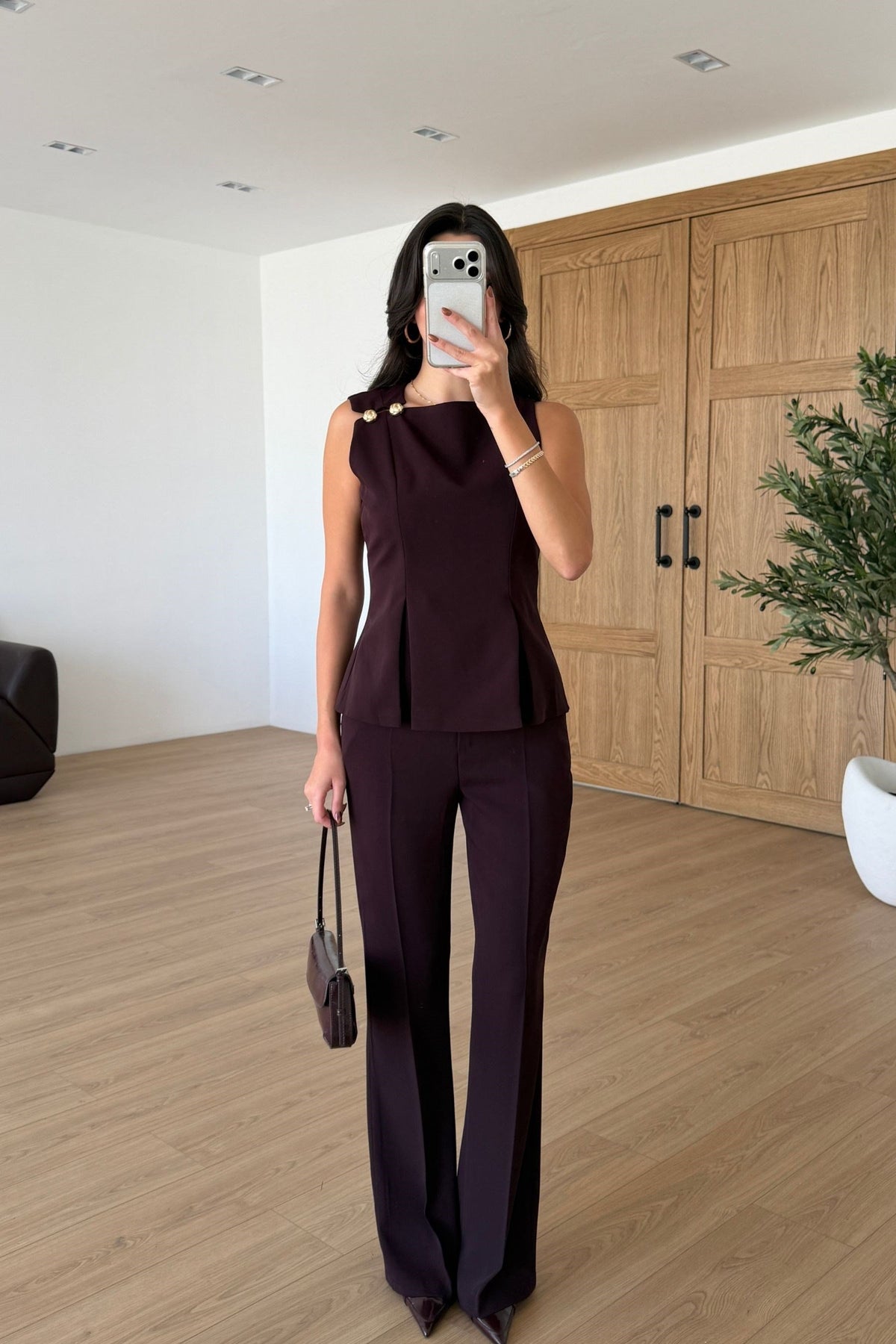 Kylie - Ensemble chemisier et pantalon à boutons dorés