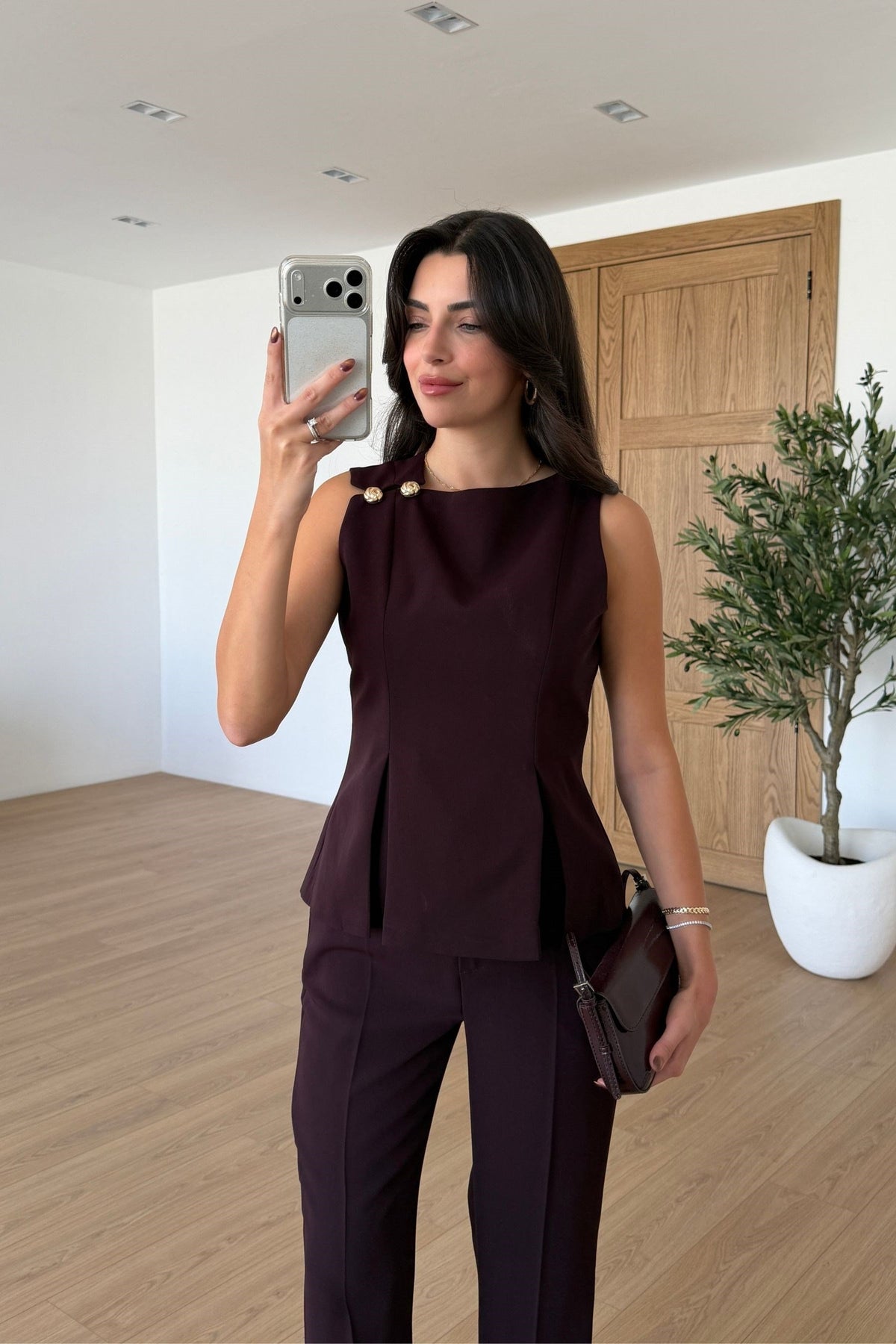 Kylie - Ensemble chemisier et pantalon à boutons dorés