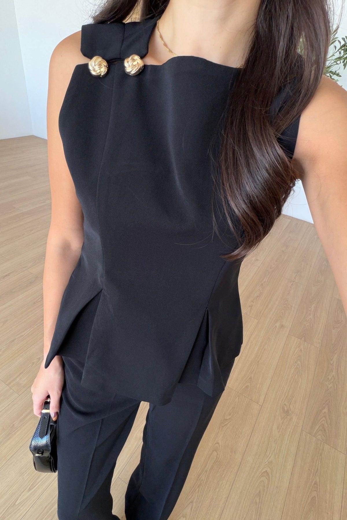Kylie - Ensemble chemisier et pantalon à boutons dorés