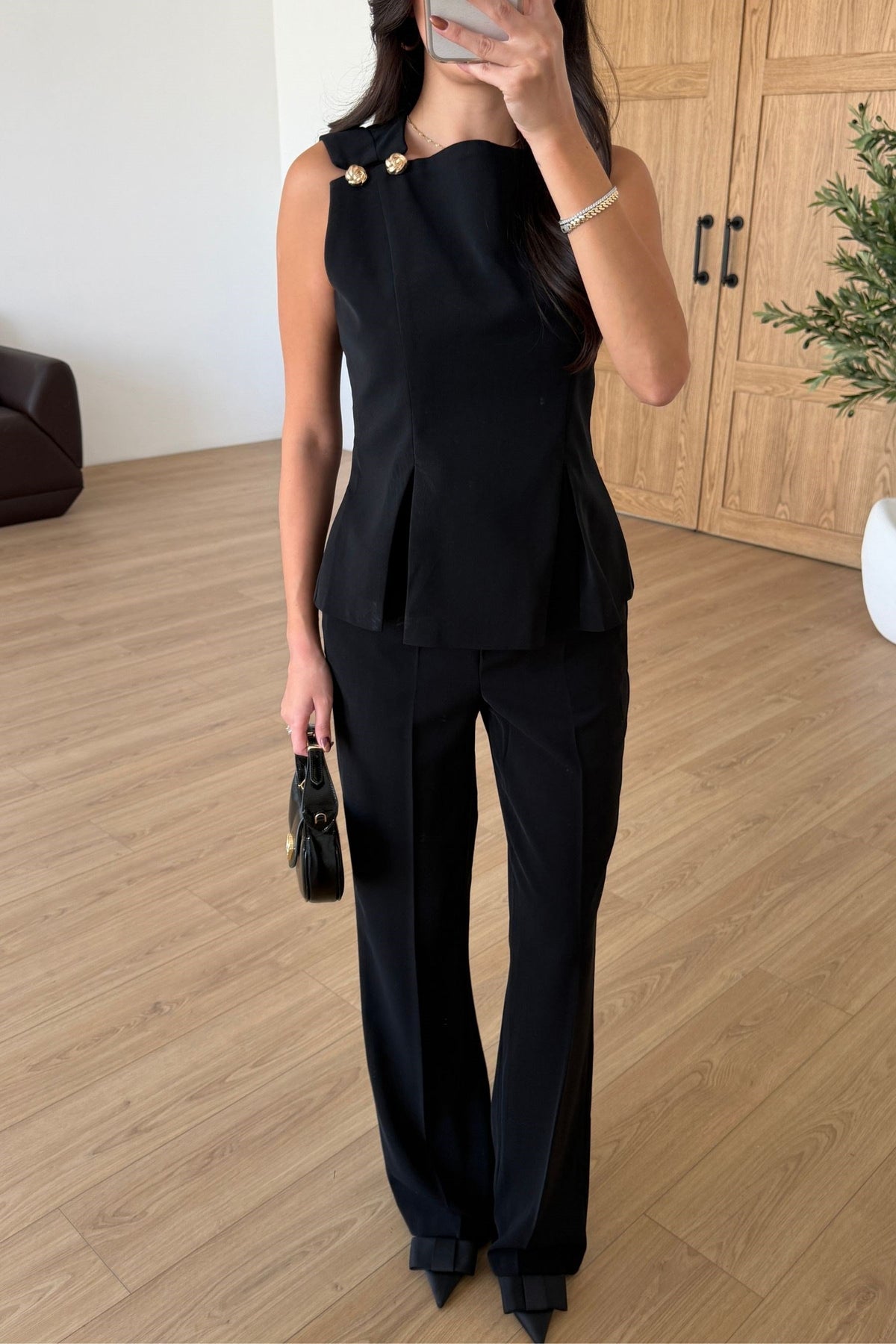 Kylie - Ensemble chemisier et pantalon à boutons dorés