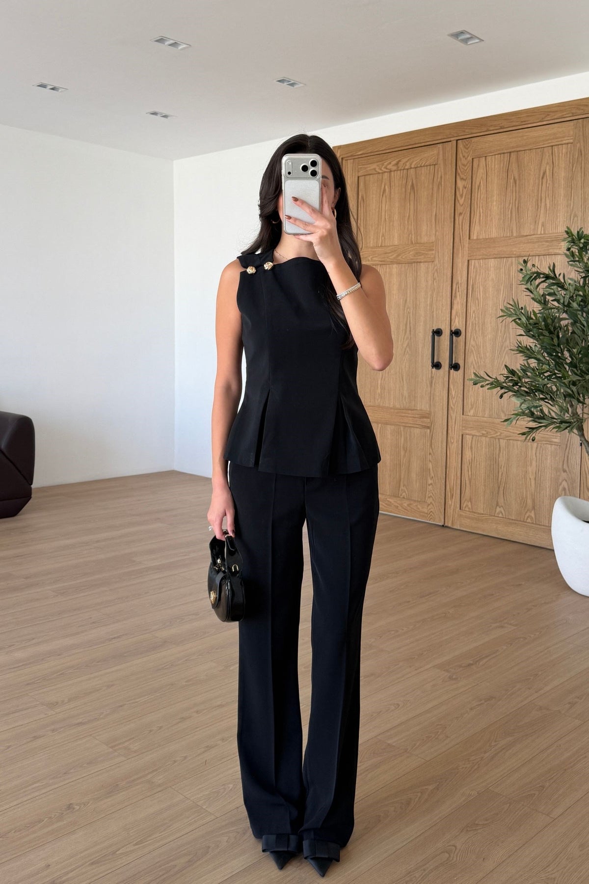 Kylie - Ensemble chemisier et pantalon à boutons dorés