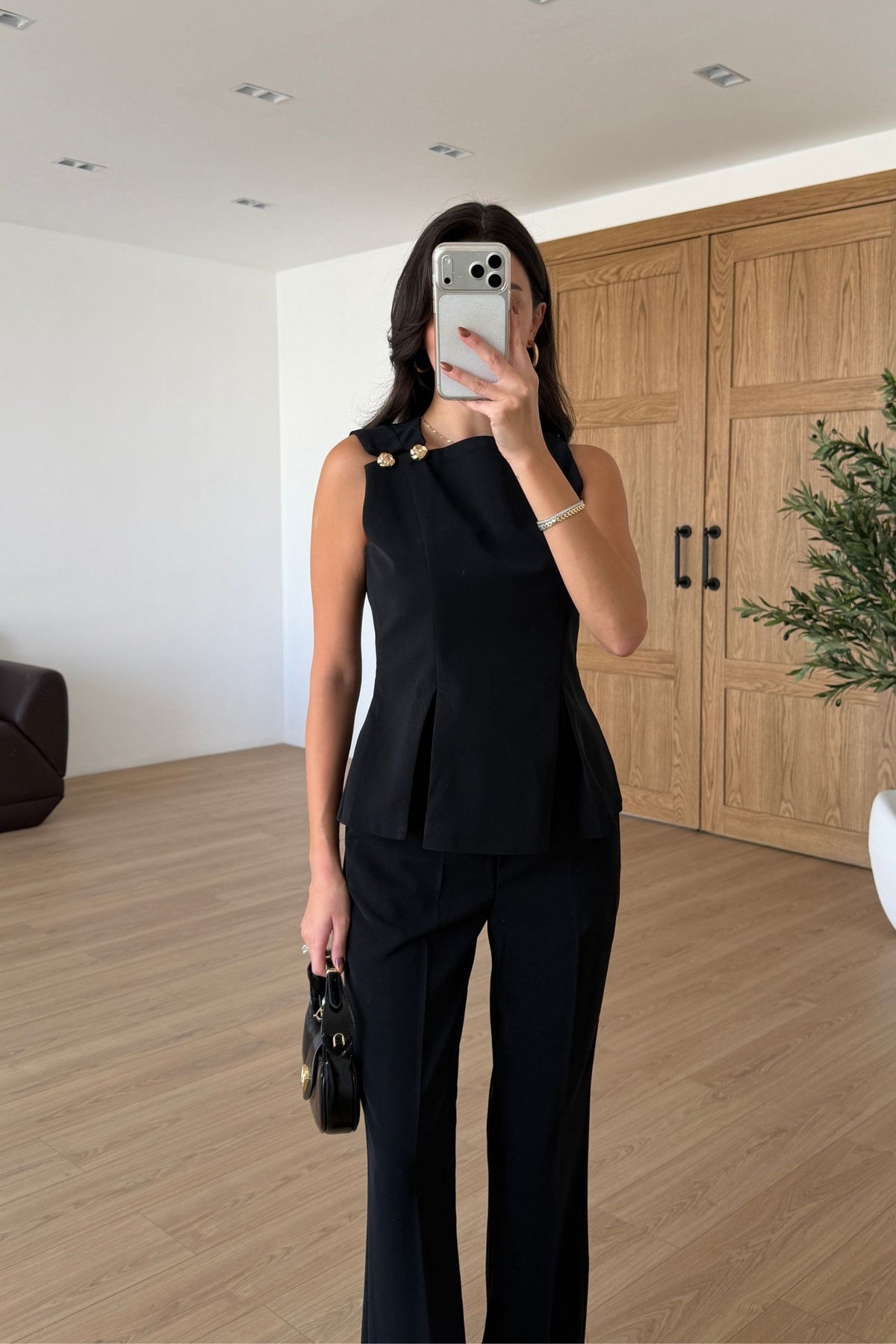 Kylie - Ensemble chemisier et pantalon à boutons dorés